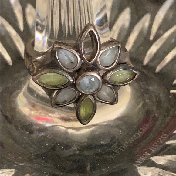 Beautiful Ring - Picture 2 of 4